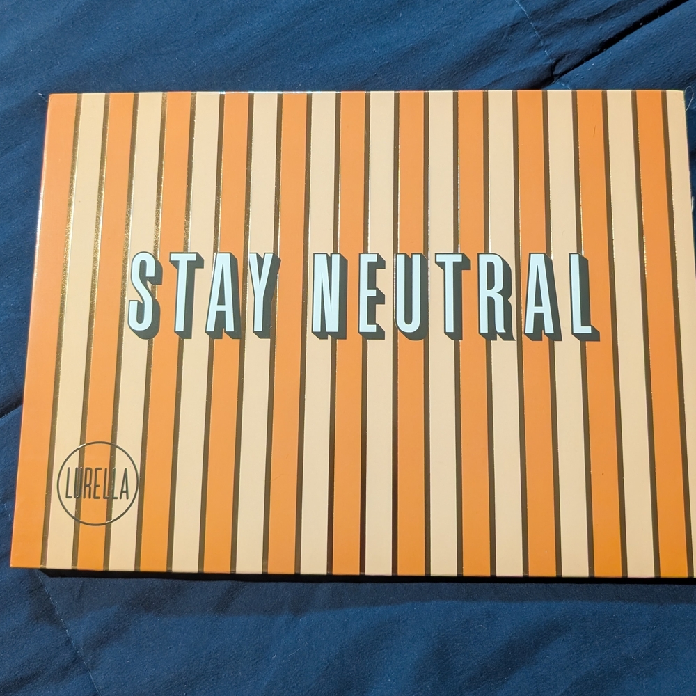 Lurella Stay Neutral Eyeshadow Palette - Picture 3 of 3